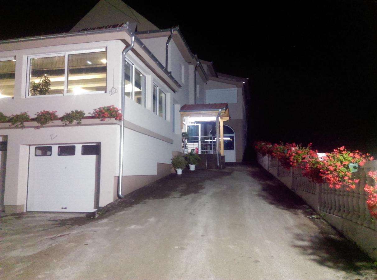 Karavan 123 Raška 外观 照片